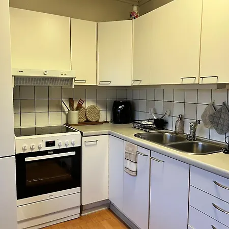 In With Free Parking Apartment *