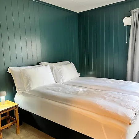 In With Free Parking Apartment